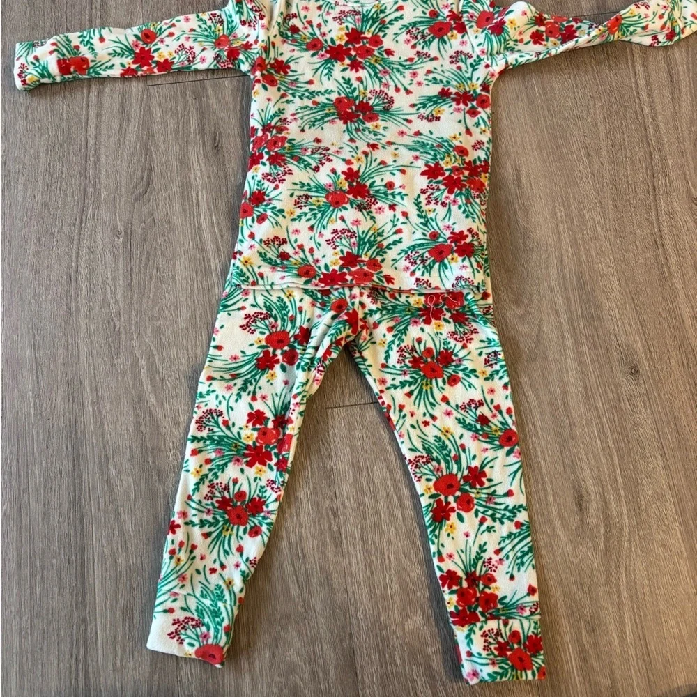 Cat & Jack Floral Fuzzy Print Pajama Set size 3T